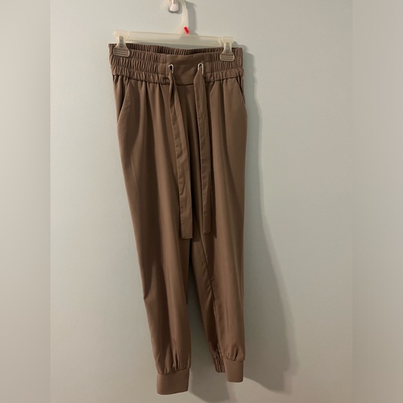 💛 Dynamite Taupe Jogger Pants (xs)🧡 - Picture 6 of 7
